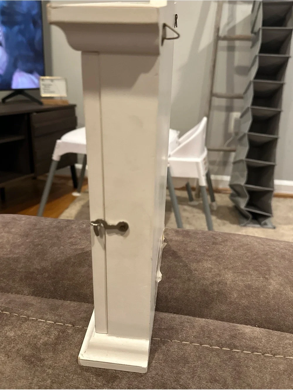 Source Unknown White Decorative Jewelry / Key Cabinet with Floral Crest